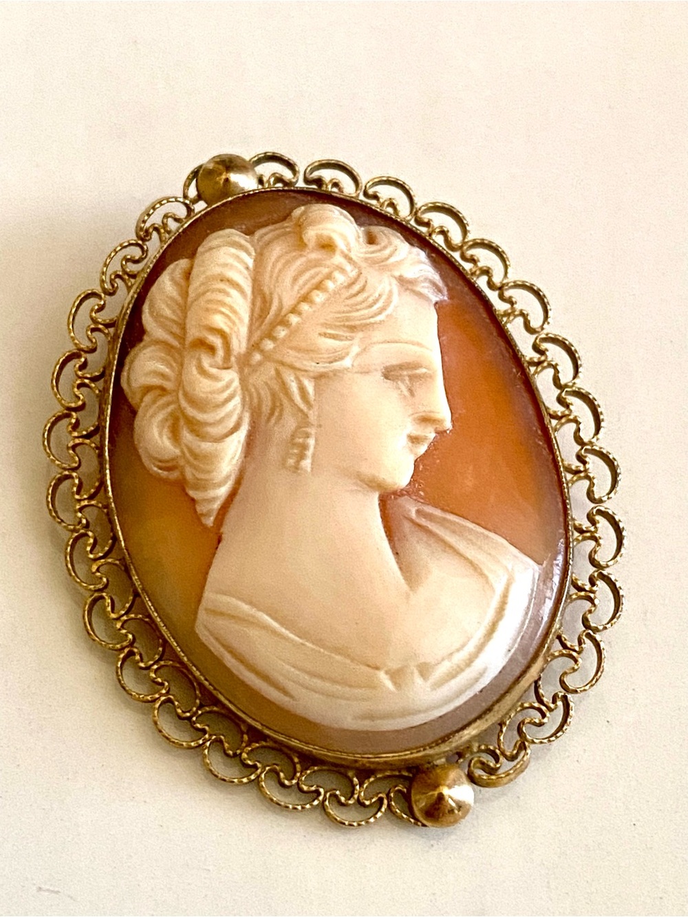Vintage 12K Gold Filled Shell Cameo Brooch